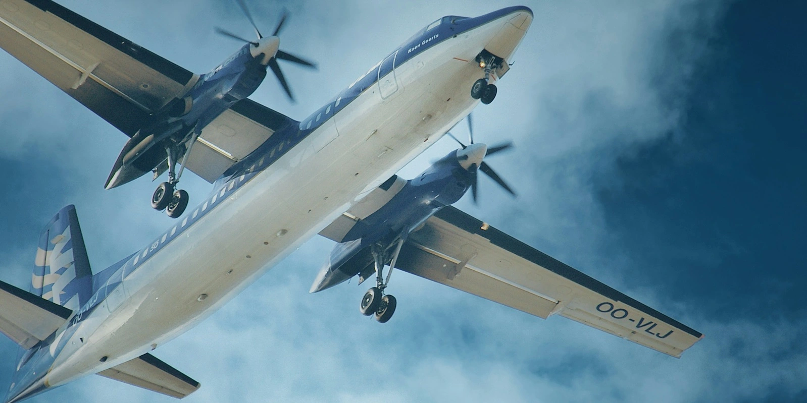 Why Should You hire a Minibus in the UK for Airport Transfers?