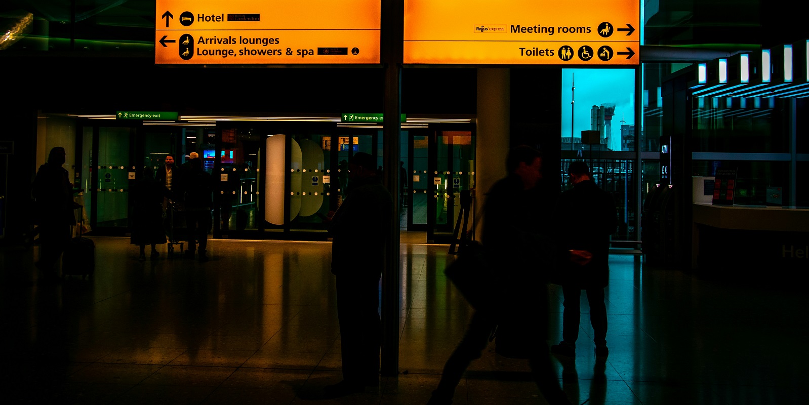 10 Reasons To Choose Minibus Hire For Airport Transfers (2025)