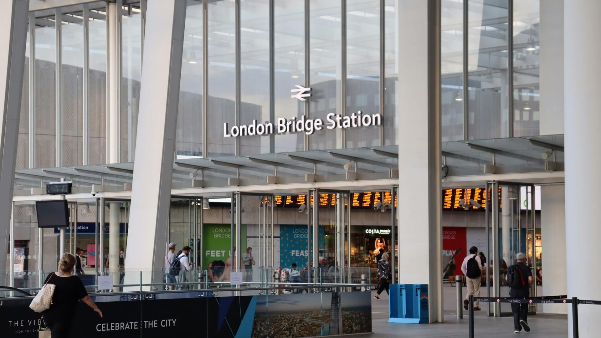 How To Travel From Gatwick Airport To London City Airport?